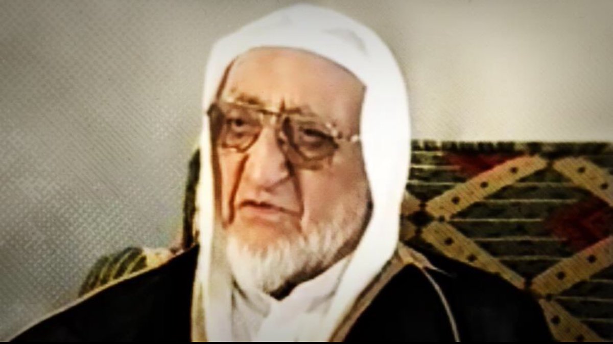 Bin5ald911's tweet photo. يرجع نسب العالم الجليل 
الشيخ عبد الرحمن حسن حبنكة الميداني رحمه الله الى قبيلة بني خالد وهو من مواليد #دمشق عام 1345 هـ / 1927م  ولد في حي الميدان بضواحي دمشق في بيت علم فقد كان والده حسن من أبرز علماء دمشق وأحد المكافحين الاحتلال الفرنسي لسوريا 
تولى التدريس بجامعة أم القرى في #مكة_المكرمة لثلاثين عاما وقد ألف كتبا في مختلف المجالات عمل مديرا لمديرية التعليم الشرعي التابعة لوزارة الأوقاف السورية ثم عضوًا لهيئة البحوث في وزارة التربية والتعليم وفي عام 1967 انتقل إلى السعودية فعمل أستاذًا في جامعة الإمام محمد بن سعود في #الرياض 
وبعد رحيله إلى السعودية اختير عضوا في المجلس التأسيسي لرابطة العالم الإسلامي في مكّة المكرمة وعضوًا في مجلس هيئة الإغاثة الإسلاميّة العالمية وفي 11 أغسطس 2004 توفي في دمشق بعد معاناة مع المرض ودفن في مقبرة الجورة بحي الميدان

#السعودية #سوريا #فلسطين #حلب #حمص #الأردن #الكويت