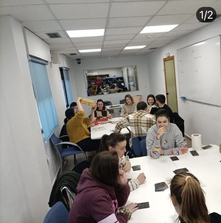 Nuestros alumnos de #UMUClásicas del Máster de Formación del profesorado, en la asignatura de Innovación e introducción a la investigación, conocen metodologías de gamification en el laboratorio de innovación de la <a href="/umu/">Universidad Murcia</a> <a href="/InnovaUM/">Unidad de Innovación</a> 👏🏻👏🏻👏🏻