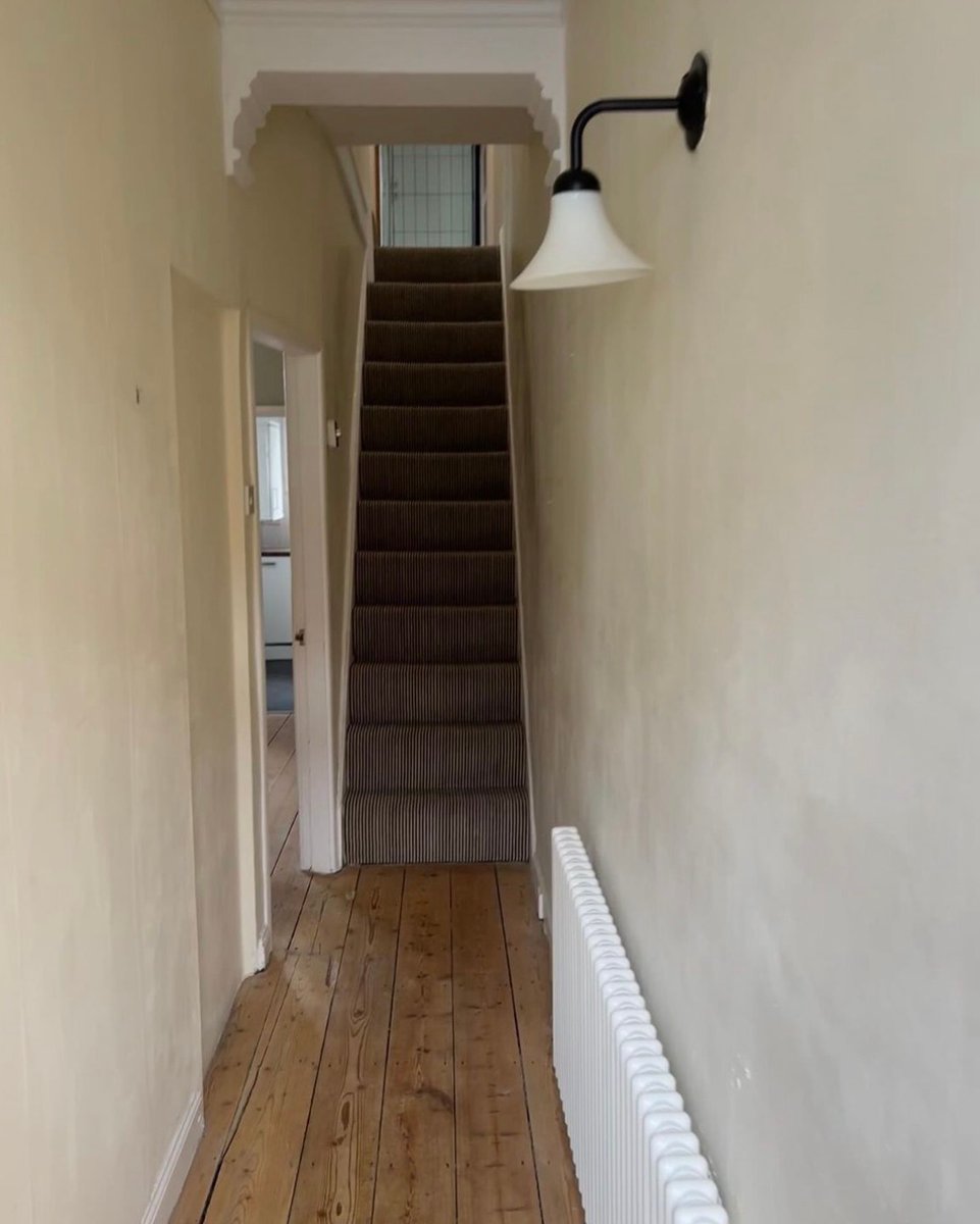 wallsandfloors's tweet photo. We love a classic Victorian hallway 😍
Featuring IG thewonkyvictorian with Churchill Chequer Mosaic Tiles
Order a sample: https://t.co/juZZEQDFj2
#tiles #mosaictiles #chequerboard #hallwayinspo https://t.co/8w9aLBwiIc