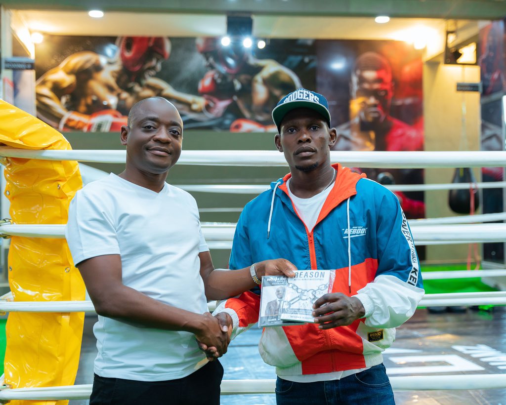 BwogiMusa's tweet image. Learning from the best in the bags game💪🏾
It was nice meeting you Hajji HAMIS KIGUNDU.
#sportsfordevelopment  #Boxingforcharity #loveforthegame #tmolybwogi #smb⚡️🇺🇬