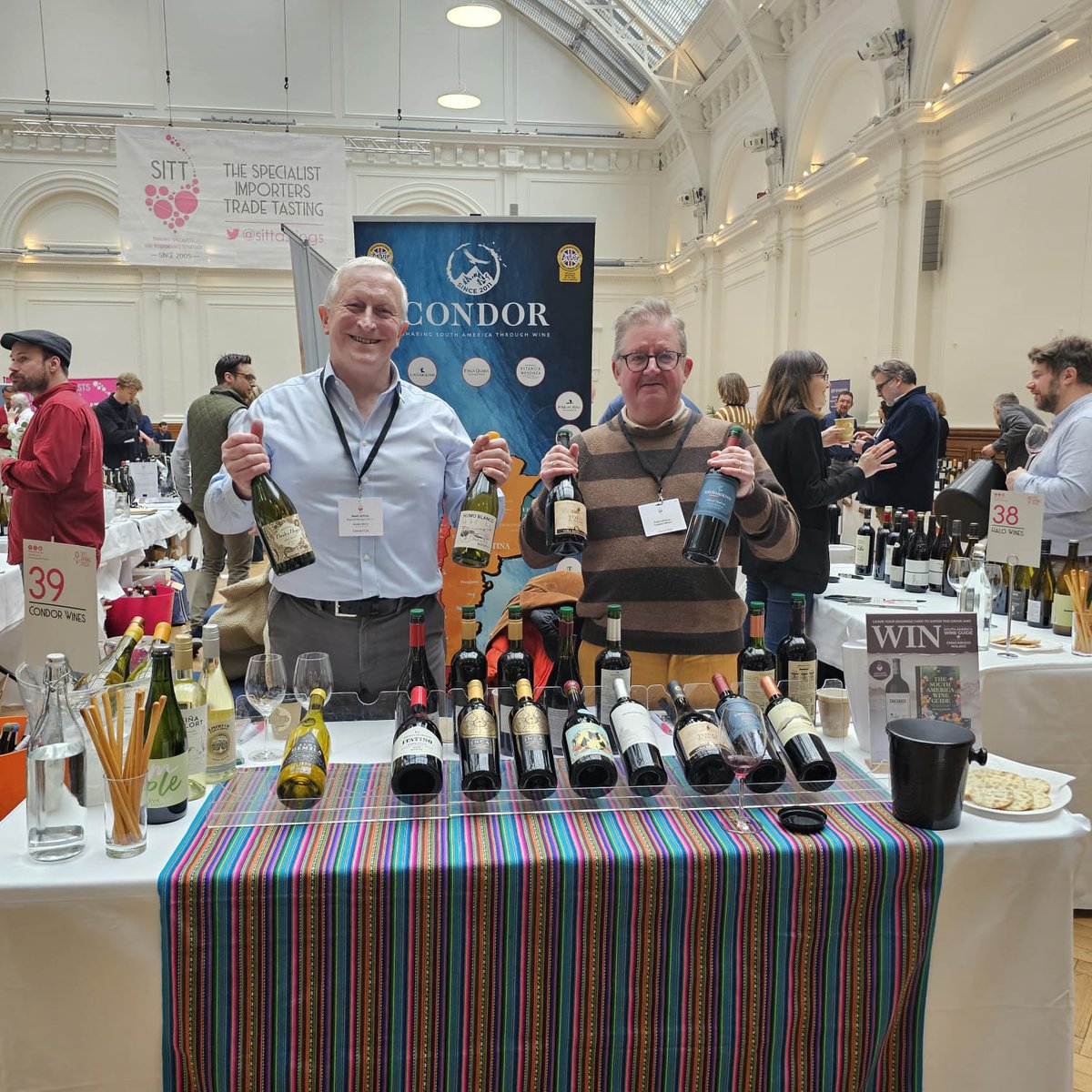 🚗 Condor on Tour! 🚗 

Cracking day at @sittastings in #London! 🤩

Great to see so many people. Thank you to everyone who stopped by to taste, talk and say nice things about our wines 👏

#condorontour #SITTSpring #condorwines #importer #wine #winetasting #southamericanwines