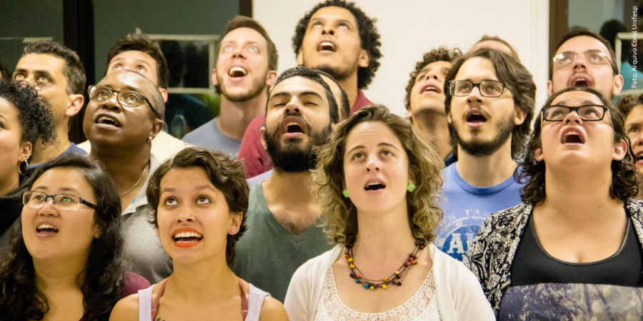 unifesp's tweet photo. #Unifesp30anos – Fundado em 1967, o @coral_unifesp conta com espetáculos que misturam canto coral e representação cênica e repertório que abrange, sobretudo, música popular brasileira. Leia em: https://t.co/HYLsQYKkKo. #unifesp #somosunifesp #unifespsp #coralunifesp #extensão https://t.co/tF7cXpbjoP