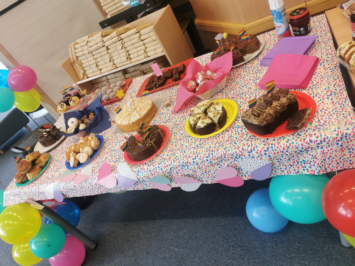 It was the turn of #TeamPE and #TeamCSB to host this month's colourful coffee morning ☕️🍰🏳️‍🌈🏳️‍⚧️ #LGBT @Duncanrig_PE @DuncanrigCSB @DuncanrigScndry #StaffWellbeing