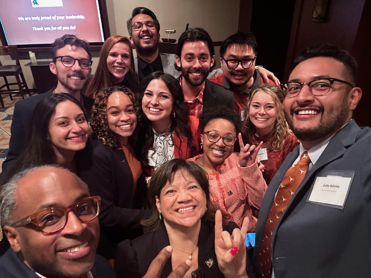 Always a joy to celebrate with our Texas Principal Leadership Academy Cohort @utexascoe ! 🤘🏽 They are an outstanding team! @terrancelgreen