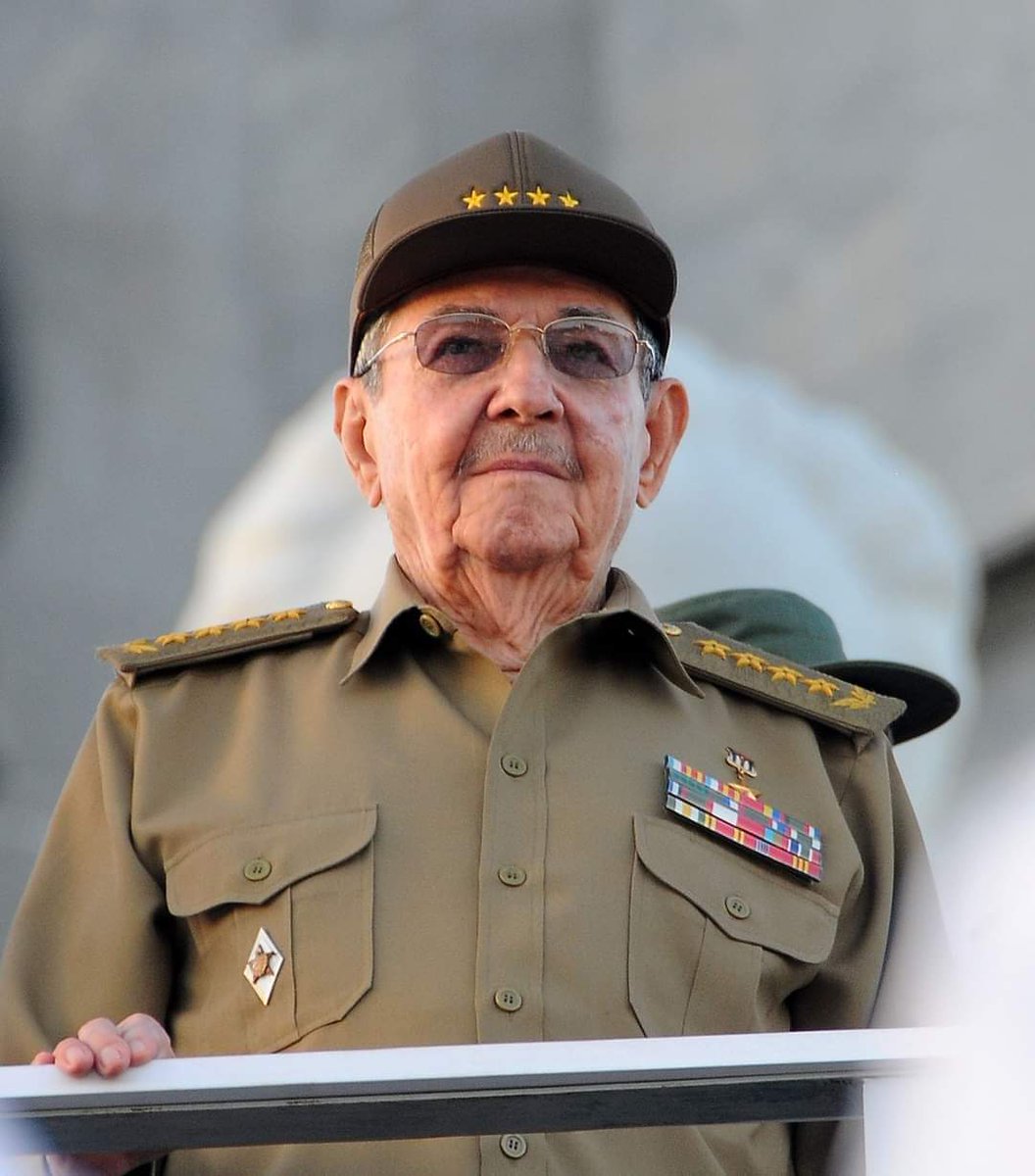 Guerrillero, guía, hermano, militante, cubano, Raúl. 
#Cuba