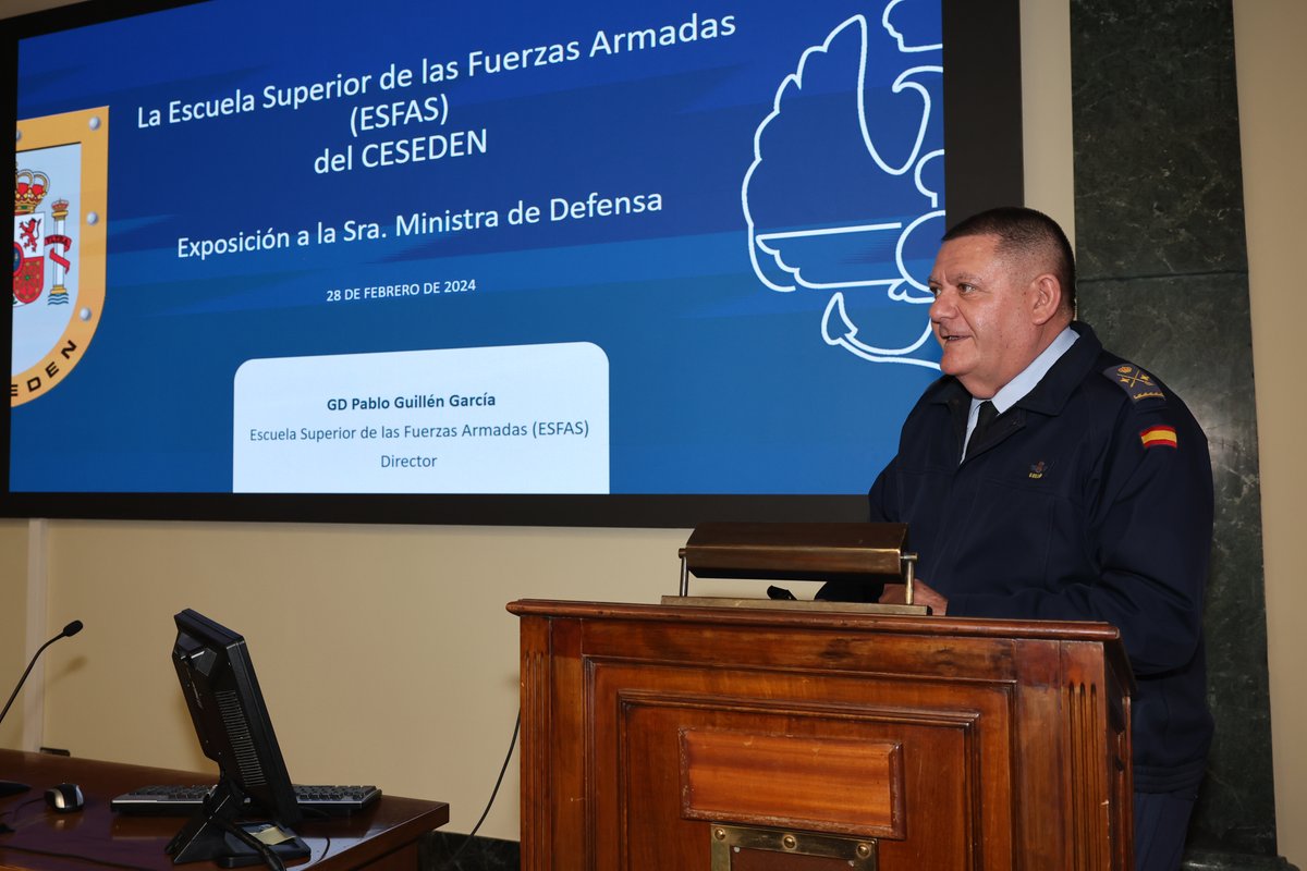 Defensagob's tweet photo. La ministra de Defensa, Margarita Robles, ha conocido hoy el trabajo de la Escuela Superior de las #FuerzasArmadas #ESFAS del @CESEDEN_OFICIAL, donde se imparten cursos de altos estudios de la defensa nacional.
🎙️ "Tener políticas de defensa y ser un aliado serio y fiable en el ámbito de la OTAN y de la Unión Europea es muy importante, especialmente en un entorno internacional marcado por conflictos en Ucrania, Gaza o el Sahel".
https://t.co/nKLFyeDCWZ
