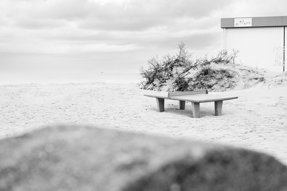 Tischtennis Tristesse. #photography #fujifilm #xt5 #blackandwhite #urban #nature #fujove #beach