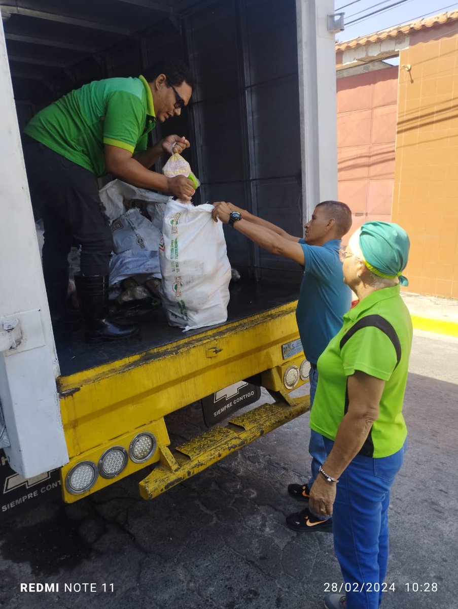 #AlMomento|| Desde el estado #Aragua en el municipio Sucre el Instituto Nacional de Nutrición, realiza jornada con entregas inmediatas de proteínas, atención de Talla y Peso a familias vulnerables. <a href="/NicolasMaduro/">Nicolás Maduro</a> <a href="/LealTelleria/">M/G Carlos Leal Tellería</a> <a href="/Soykarinacarpio/">Karina Carpio</a>