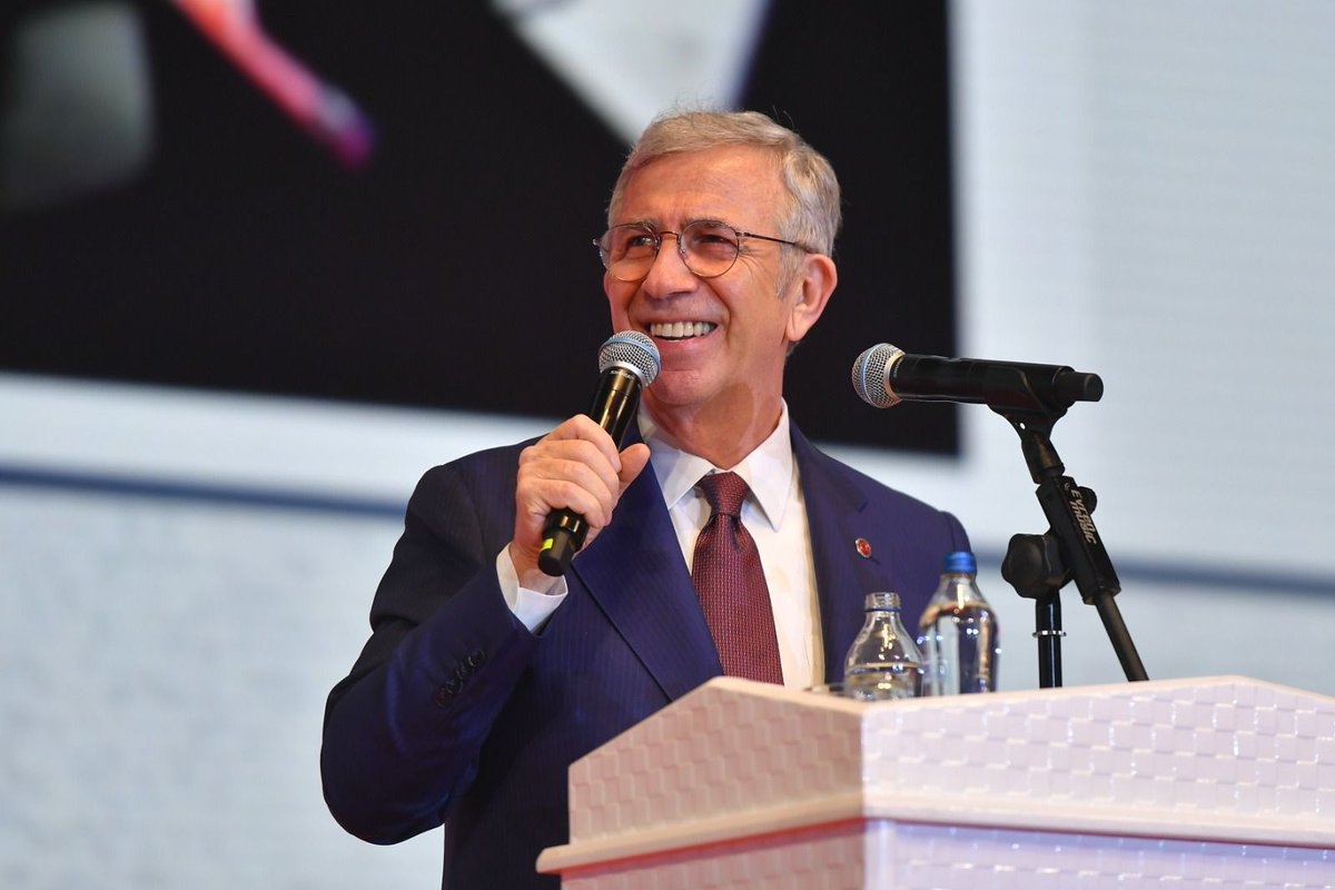 Mansur Yavaş (Altınok’un su indirim vaadi hakkında): 

“Yasal olmayan şeyleri iddia ediyorlar, Sayıştay ve mahkeme kararları doğrultusunda maliyetinin altına satılamaz.

Çaresizliklerini gösteriyor. Önce doğal gaz ve elektrikte %50 indirim bekliyoruz kendilerinden.”