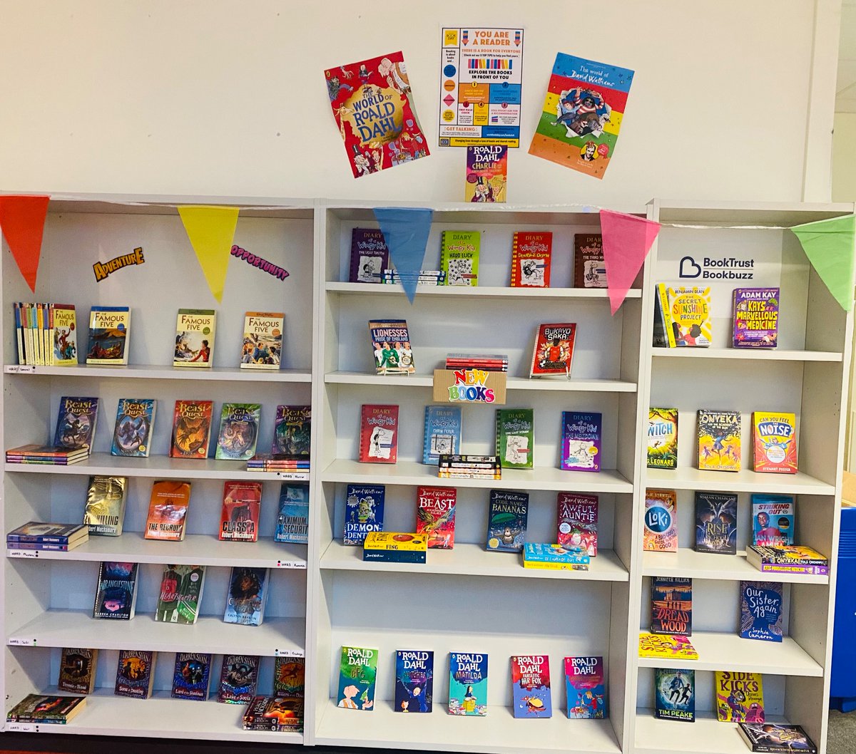 Calling @CampsmountAcad students! Come to our library and see all of our new stock! Mrs Jenner, Mrs Moreton and @LegerEnglish invite students to come and see what’s on offer! 💕🥰#keepreading#readyourway