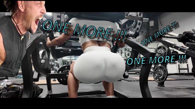 LEG DAYYYY 🥵 new video up on our YouTube !! Don&rsquo;t forget to like and subscribe 🤩  https://t.co/yx512YfWYT