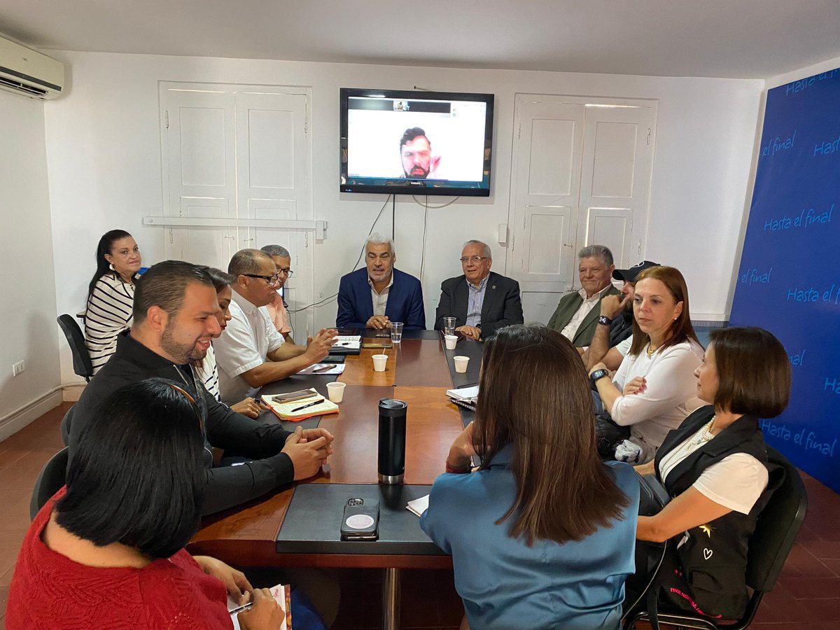 Encuentro de trabajo y organización entre el Frente Amplio Venezuela Libre (@FrentAmplioVzla) y la candidata presidencial María Corina Machado. ¡Juntos hasta el final! #ConVzla