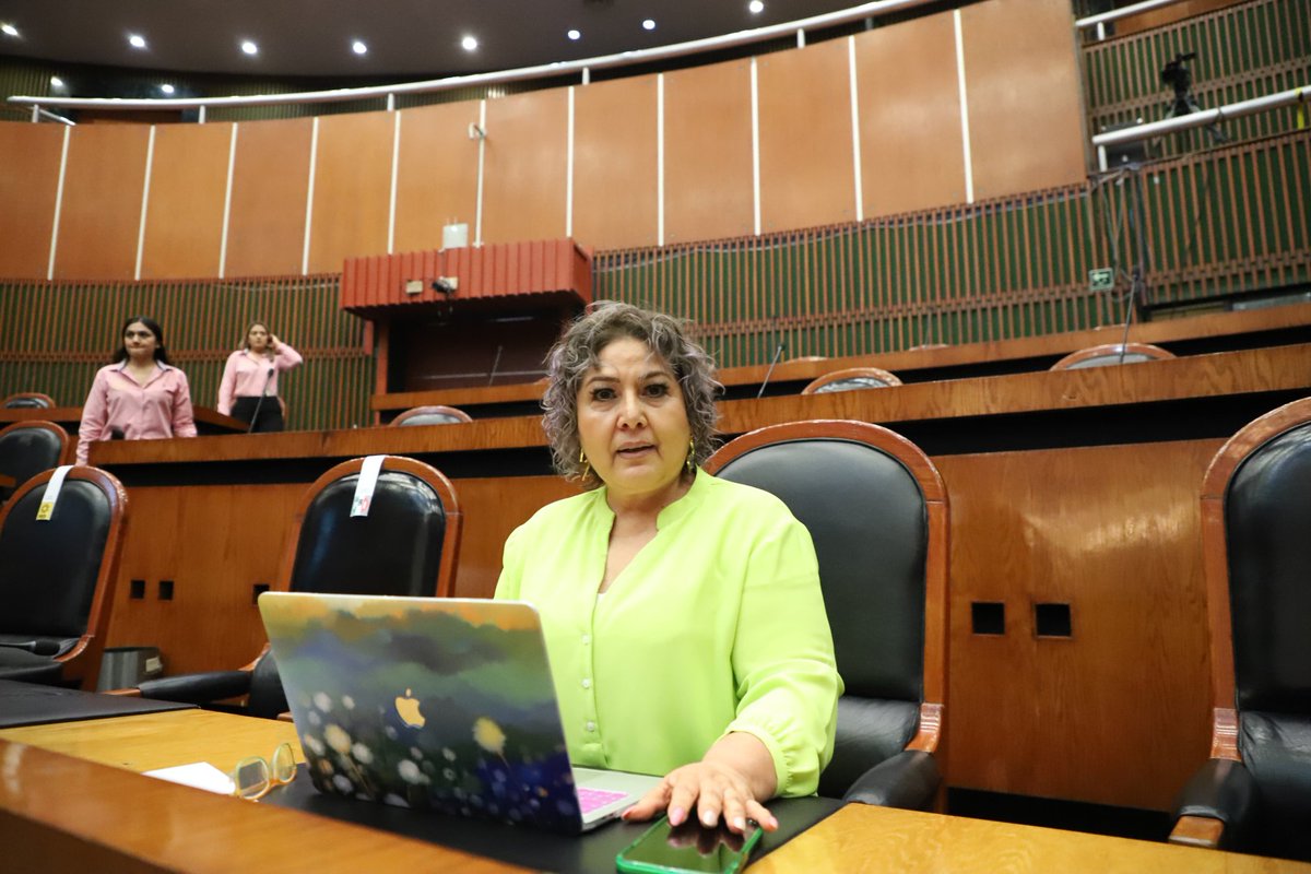 Lucha y disfruta lo que te gusta hacer...
Por eso te saludo con mucho agrado, desde el pleno de sesiones del Congreso del Estado de Guerrero,
Bendecido miércoles!