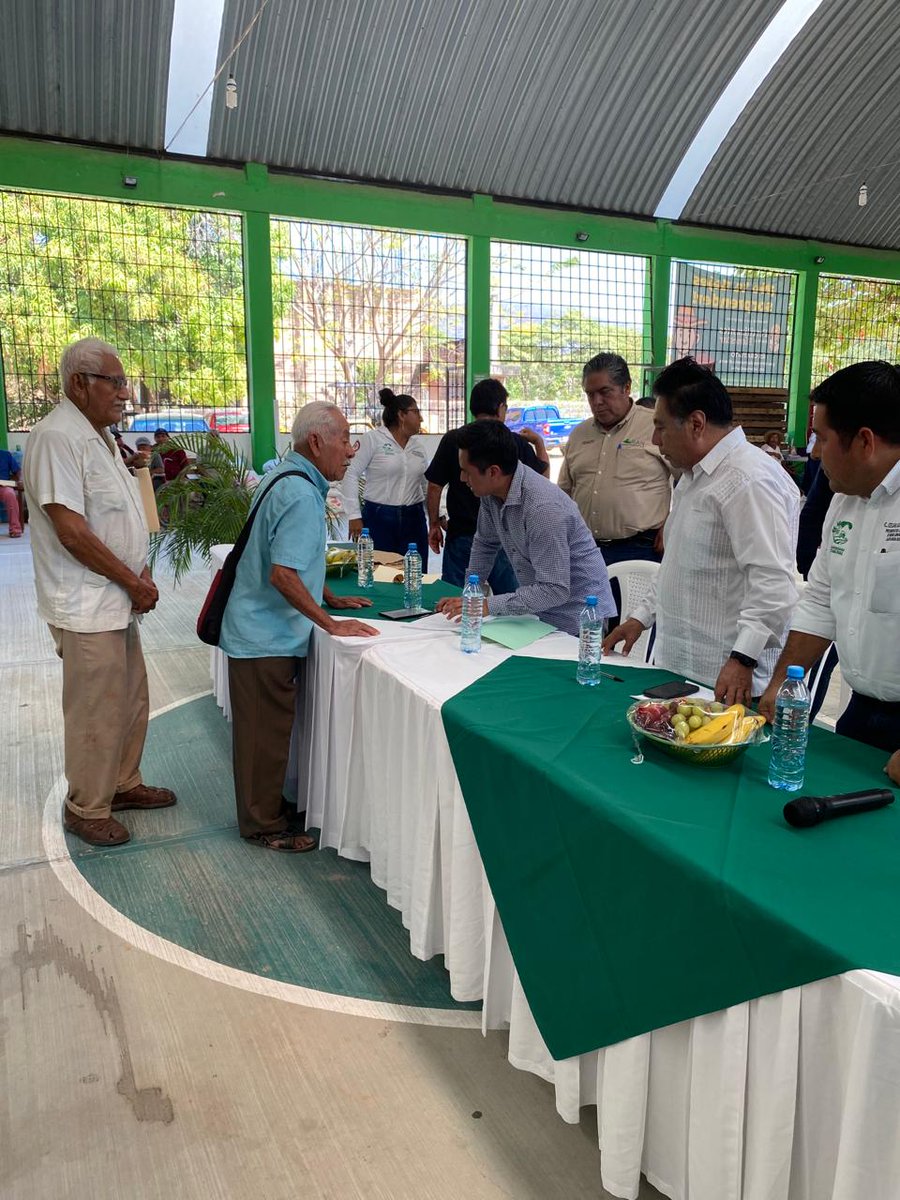 RAN_Nacional's tweet photo. El @RAN en @Oaxaca continúa entregando documentos y registrando listas de sucesión en la región de La Costa; brindando atención desde la Casa comunal de Santa María Huatulco y en nuestras oficinas. Hoy también se entregaron acreditaciones a autoridades del Ejido La Ventosa. https://t.co/n1lO68sETr