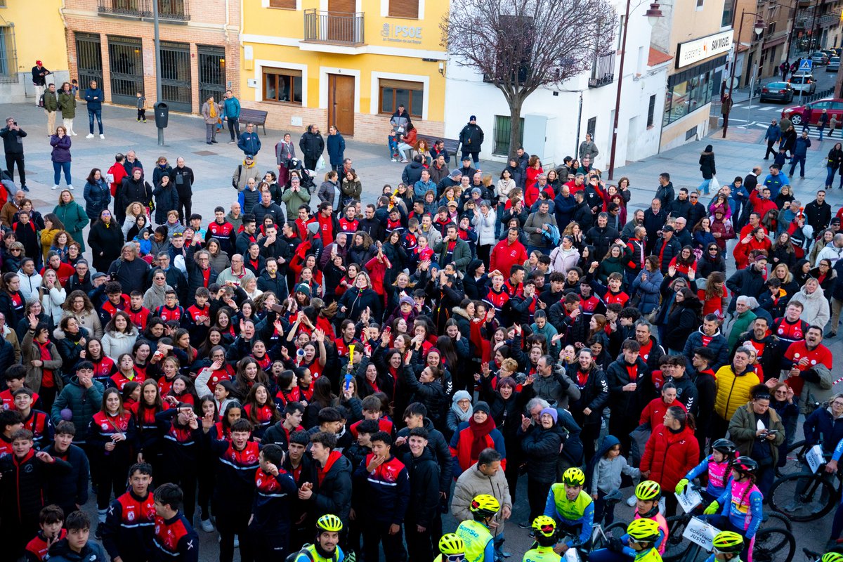 balonmanosanse's tweet photo. Una vez más hemos demostrado la gran familia que es Balonmano Sanse.

#ValvaLaCasaDelBalonmano #BMSanse❤️ https://t.co/OIaYOOmYso