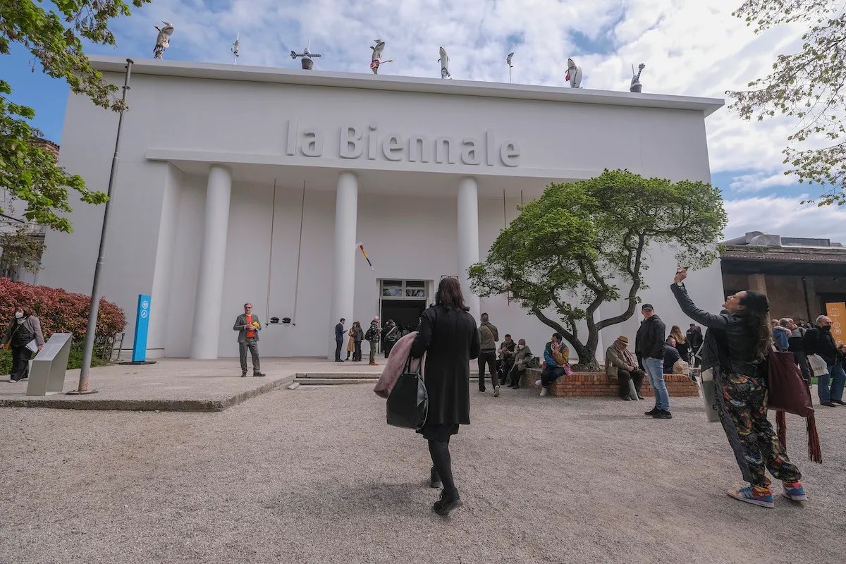 A group of artists signed an open letter to exclude Israel from this year Venice Biennale, defining it a”Genocide Pavilion”. Even if the Biennale has not yet responded to the letter, Italy’s Minister of Culture recently stated that Israel will not be excluded from the event.