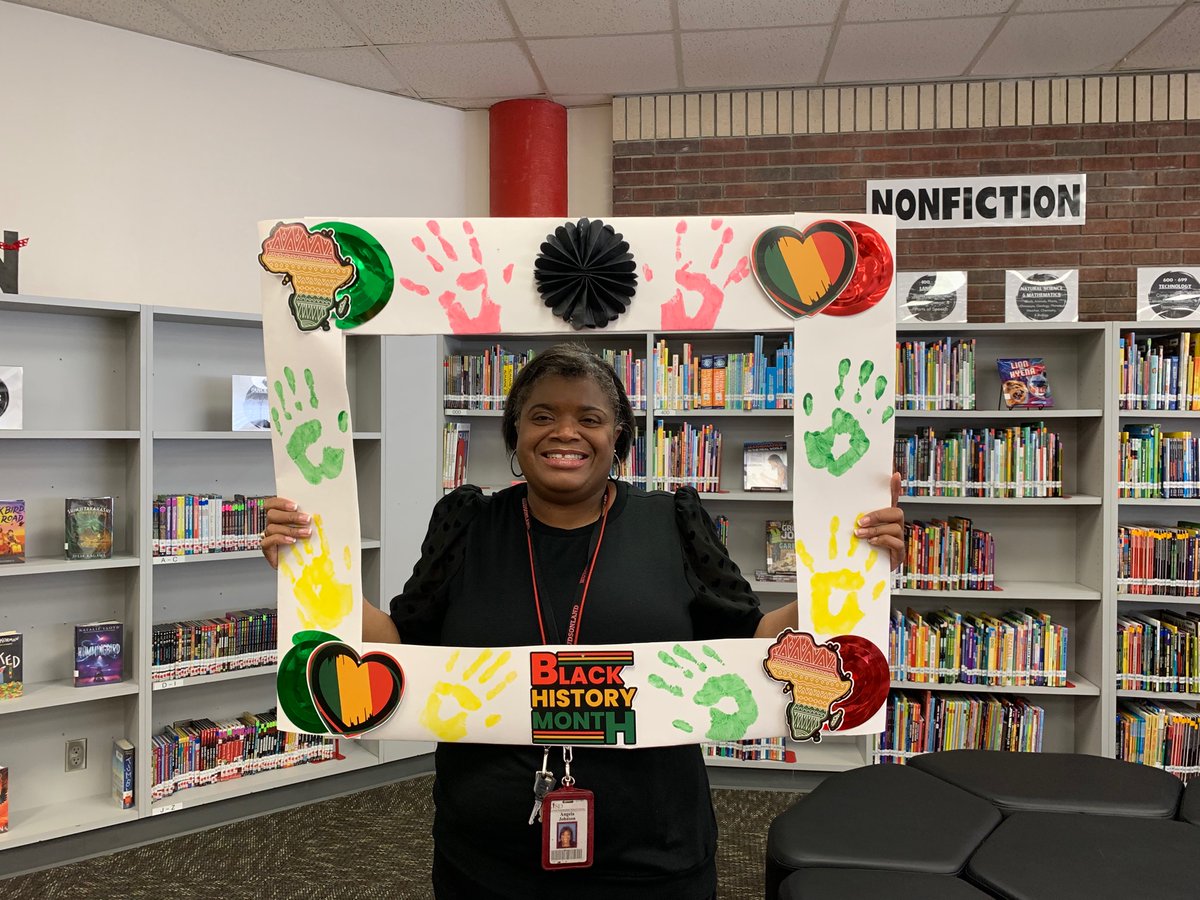 MrsBell00's tweet photo. StuCo celebrating Black History Month at Hudson! @wongashley99 @LaketaVGraham @BFigarelli @MrMcMahonAP @Hudson_Hawks https://t.co/fmneZtNby6