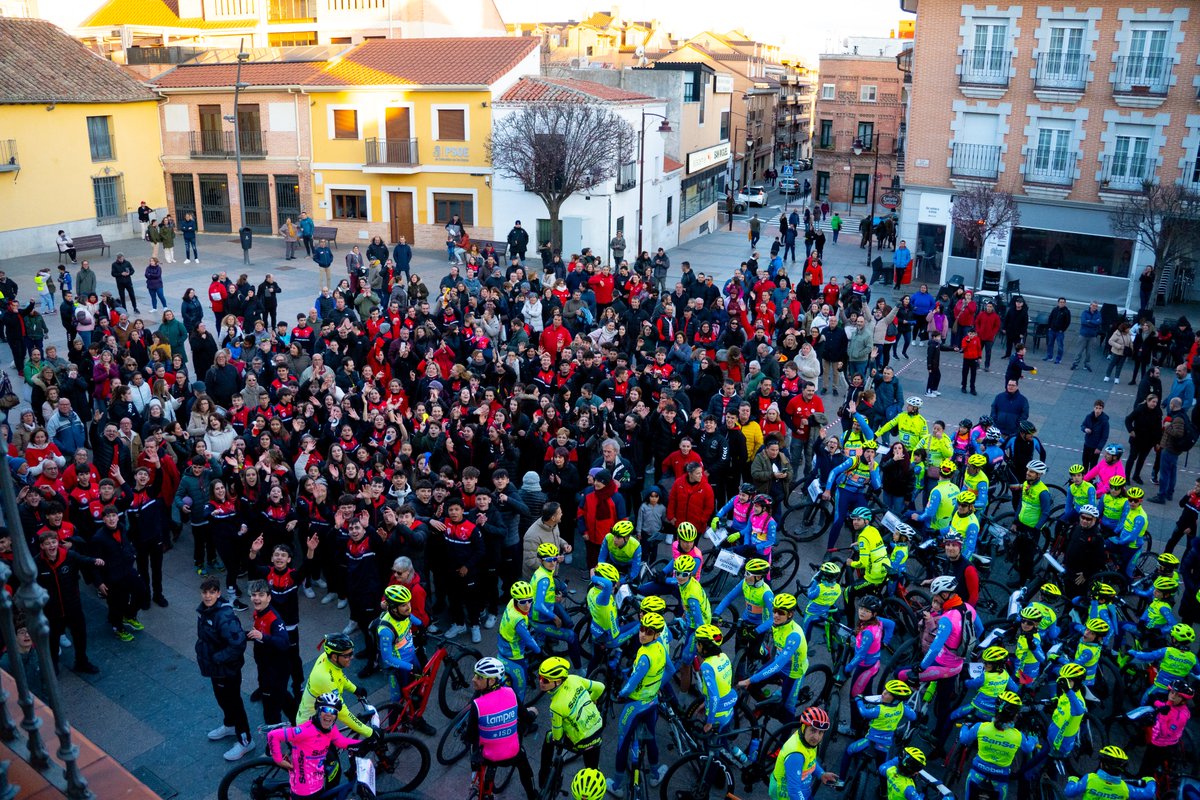 balonmanosanse's tweet photo. Gracias a la @ucssreyes por vuestro apoyo en el día de hoy. Como ya hemos dicho, deseamos que se mejoren todas las situaciones deportivas del resto de clubes de la localidad. https://t.co/7Ea5DbLXY0