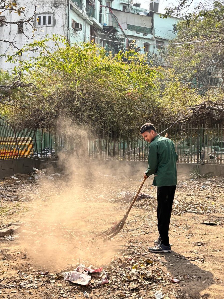 RAHUL980054's tweet photo. आपकी सेवा मेरा विश्वास
#मेरा_वार्ड_मेरा_परिवार
करोल बाग न्यू रोहतक रोड जीवन माला हॉस्पिटल के पीछे पार्क के अंदर की सफाई करवाने के लिए निगम पार्षद श्रीमती उर्मिला महेंद्र गौतम जी का बहुत-बहुत धन्यवाद
#ward83 #karolbagh #करोलबाग https://t.co/Kl37XSsBHx