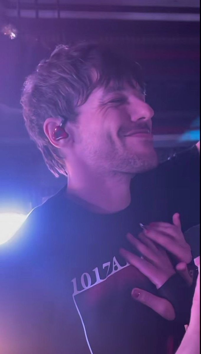 LouisT91ARG's tweet photo. Solo queremos tenerlo asi de cerca

#LouisEnVelez https://t.co/TLJarQ1TFB
