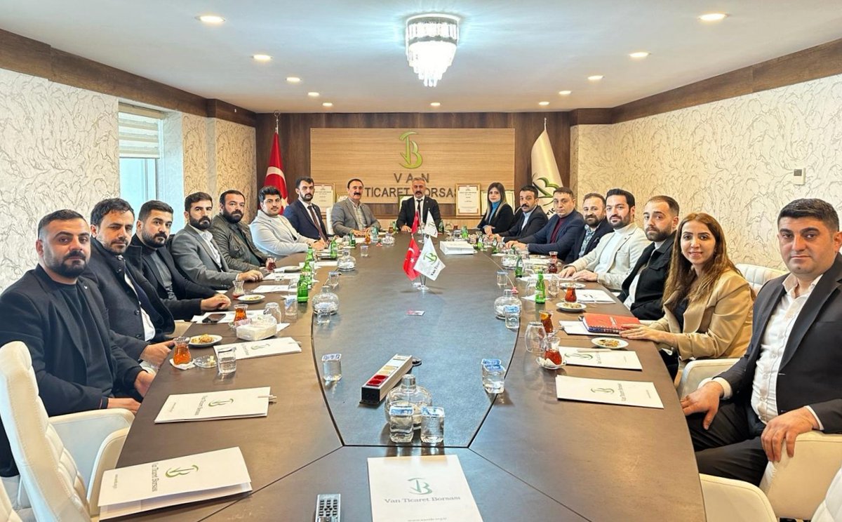 Kurulumuzun "Aylık Olağan Toplantısı" Van Ticaret Borsası (TB) ev sahipliğinde gerçekleşti.

<a href="/vanticborsa/">Van Ticaret Borsası</a> <a href="/Nayifsuer/">Nayif SÜER</a> <a href="/umitsari65/">Ümit Sari</a> <a href="/elifbaytarr/">Elif BAYTAR</a> <a href="/SuatKAYA_65/">SuatKAYA</a> <a href="/tanerhan65/">TANER HAN</a>