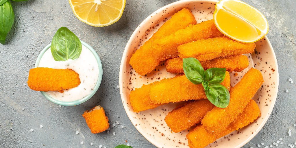 oceana's tweet image. Your kid’s dinner might not be what you think. Much of the seafood eaten in United States’ is not traced from boat to plate, meaning your fish might be illegally caught, inaccurately labeled, or worse. Stand up for seafood traceability today: oceana.ly/3uokOcl