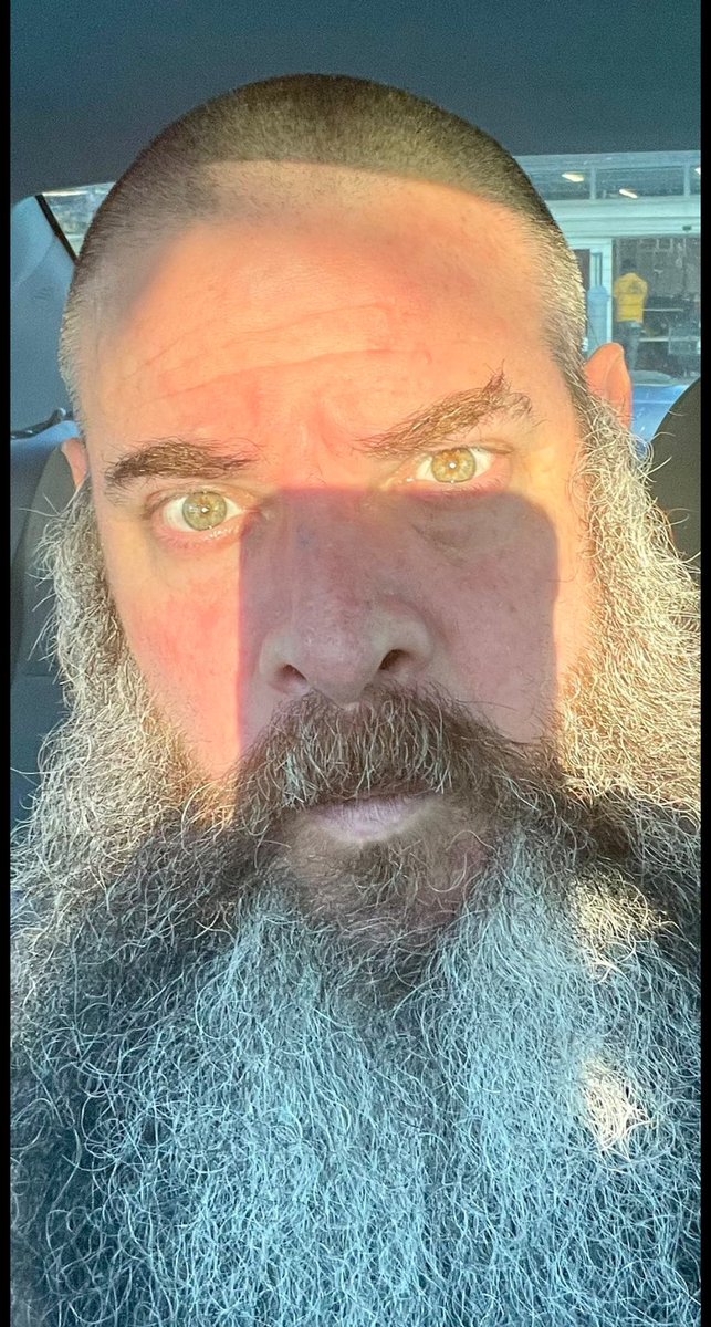 Yhettiot's tweet photo. The pedo whisperer #Yhetti #MichaelMcNichol https://t.co/0nEbgezqIm