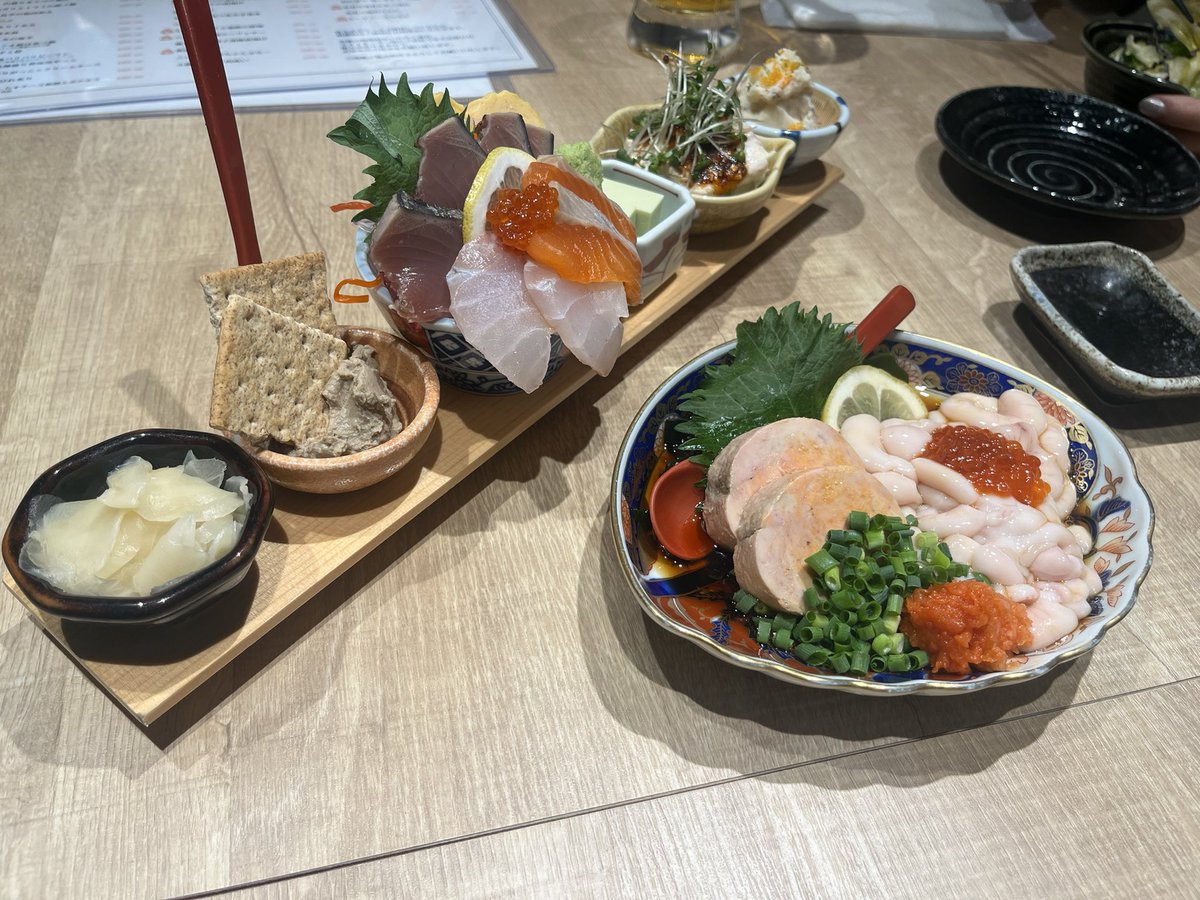 gorilla_tencho's tweet photo. 17年ぶりに会う友人との会合🍻
料理も日本酒も美味やった🤤 https://t.co/MvKmJNubfj