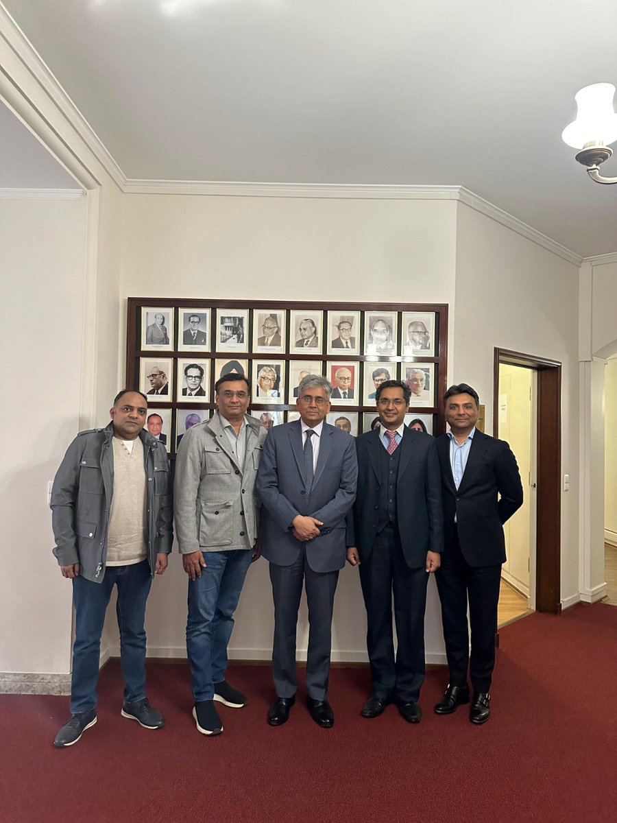 Antwerp Indian Association (AIA) Board Members led by President Abhay Shah called on @AmbSaurabhKumar at the Chancery and briefed him about AIA’s activities and the community, and extended an invitation to the Ambassador to visit Antwerp.