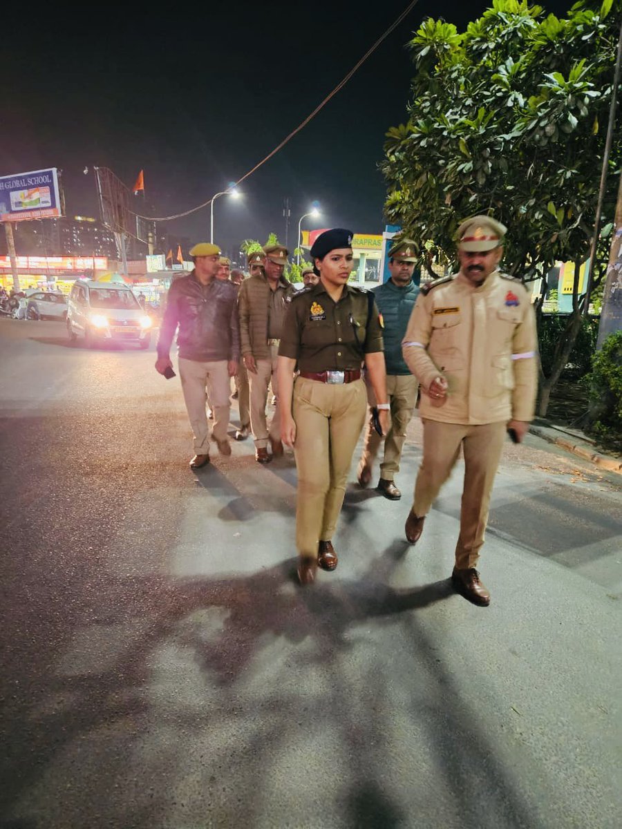 Night Foot patrolling @ PS Crossing Republic…. #uppolice