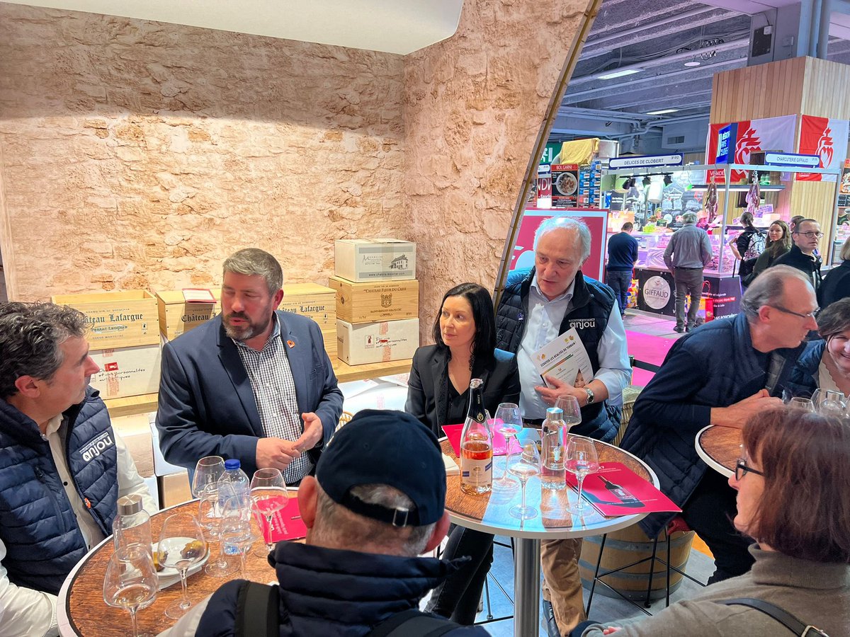 Aujourd’hui nos élus étaient à la 60e édition du Salon de l’Agriculture pour y rencontrer les professionnels et échanger avec eux sur la richesse de leurs métiers🧑🏼‍🌾

Par un budget annuel de près de 600k€, le Département soutient sa filière agricole et valorise son savoir-faire.