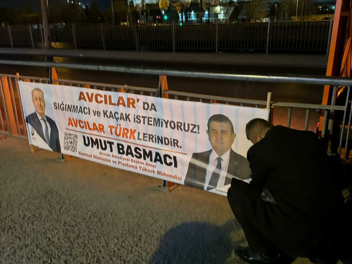 zafer_avcilar's tweet photo. Sahadayız.🇹🇷

Avcılar'da sığınmacı ve kaçak istemiyoruz. 

Mahallelerimize pankart aşmaya devam ediyoruz.

@zaferpartisi @umitozdag @eerhan1 @ZaferPartisi_34 @AzmiKaramahmut @UMUTBASMACI @mertuzgor 

#Avcılar https://t.co/nbxAh2V0oi