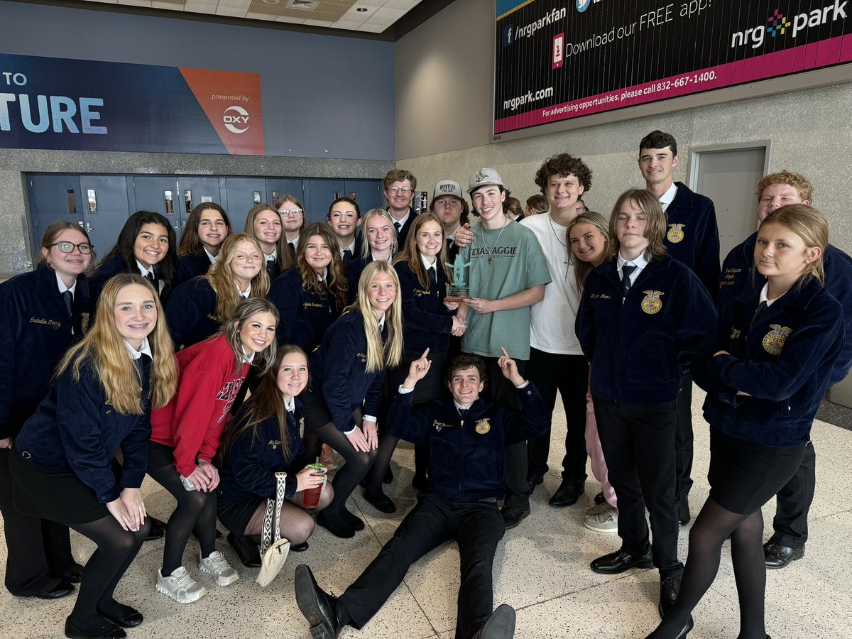 TheFosterFFA1's tweet photo. Tour guiding got it done today and won 1st place at Houston Livestock Show and Rodeo https://t.co/SGPgzTK0DJ