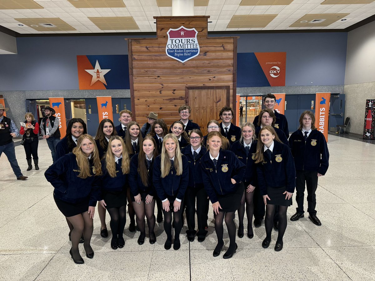 TheFosterFFA1's tweet photo. Tour guiding got it done today and won 1st place at Houston Livestock Show and Rodeo https://t.co/SGPgzTK0DJ