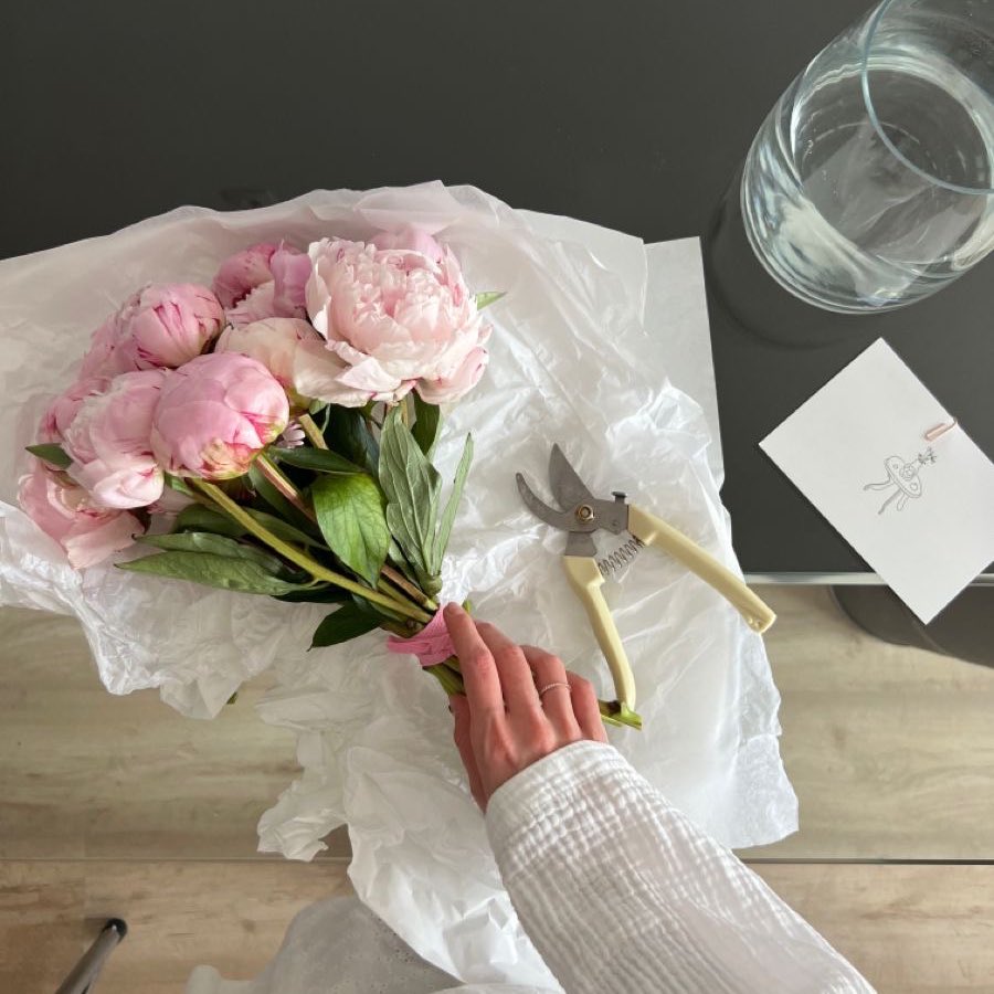 blushingdior's tweet photo. Arranging flowers 💐🩷 https://t.co/LOKfWOsUwt