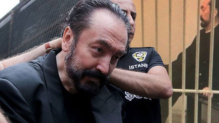 📌Adnan Oktar Silahlı Suç Örgütü elebaşının Van Yüksek Güvenlikli Cezaevine sevk edilmiş olması çok iyi bir hamleydi. Bakanlığı ve yetkilileri bu şık manevralarından dolayı kutluyoruz.

📌Erzurum Dumlu Cezaevinde Adnanın yatmış olduğu iki yılda, örgütün o ilimize yerleşerek