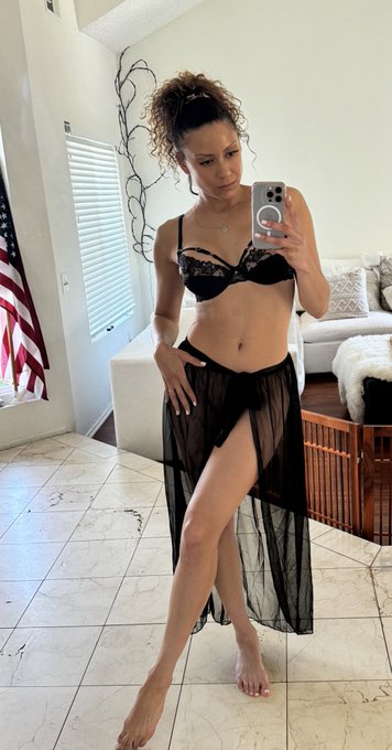 New video drop tonight on my plateforme 🖤 https://t.co/kiw3CFkeXh