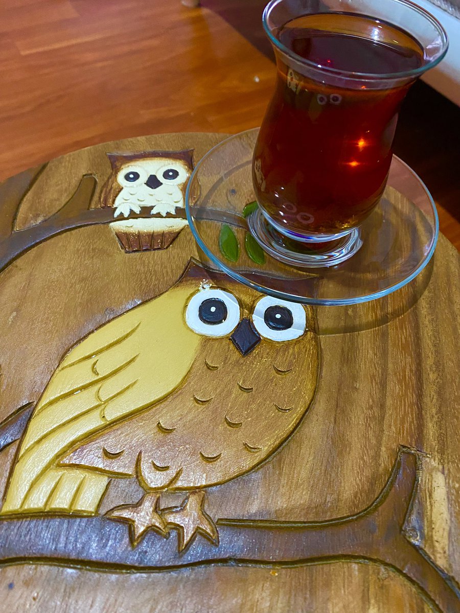 Sehpa ‘mda güzel 🥰💐☕️☕️
Çay Dostluktur
Çay Sevgidir 
Çay Güzelliktir 🦉🪶🪺