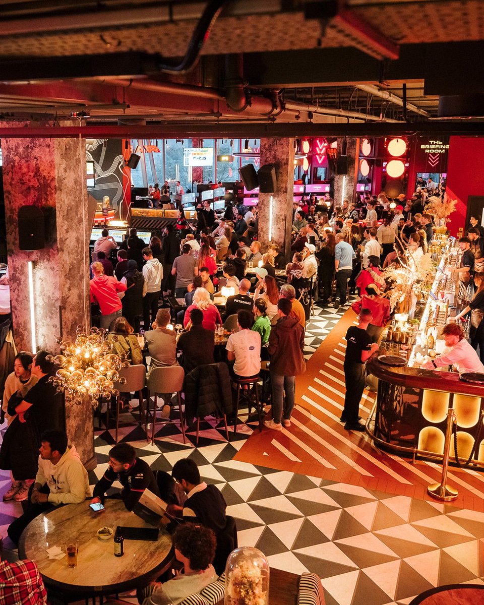 One New Change tweet media