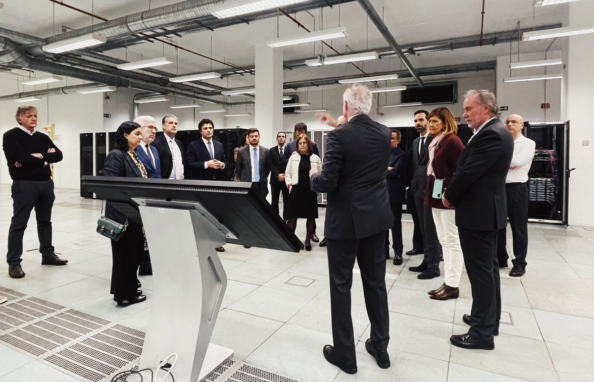 👩‍💻👨‍💻O Conselho Interministerial para a Digitalização reuniu esta manhã nas instalações do 112 onde foi possível conhecer em detalhe os mais recentes projetos tecnológicos associados ao atendimento em situações de emergência.
