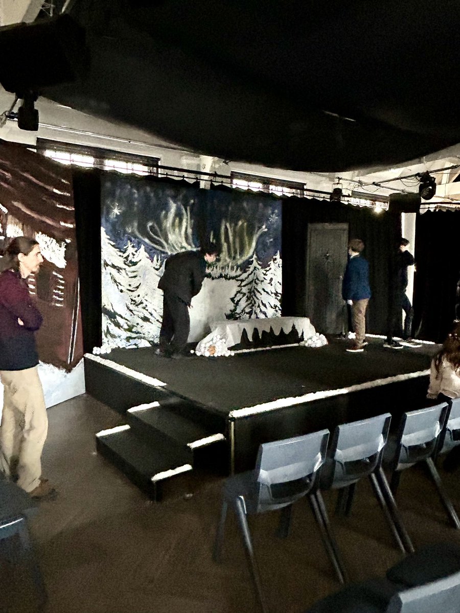 #MaidaValeSchool #Maidavaleart our Year7-9 pupils made the final touches to the set for ‘Almost, Maine’. The pupil’s duologues covered mature conversations about relationships. Well done <a href="/MaidaValeDrama/">Drama | Maida Vale School</a> for all the work that you put into such young performers.#AlmostMaine