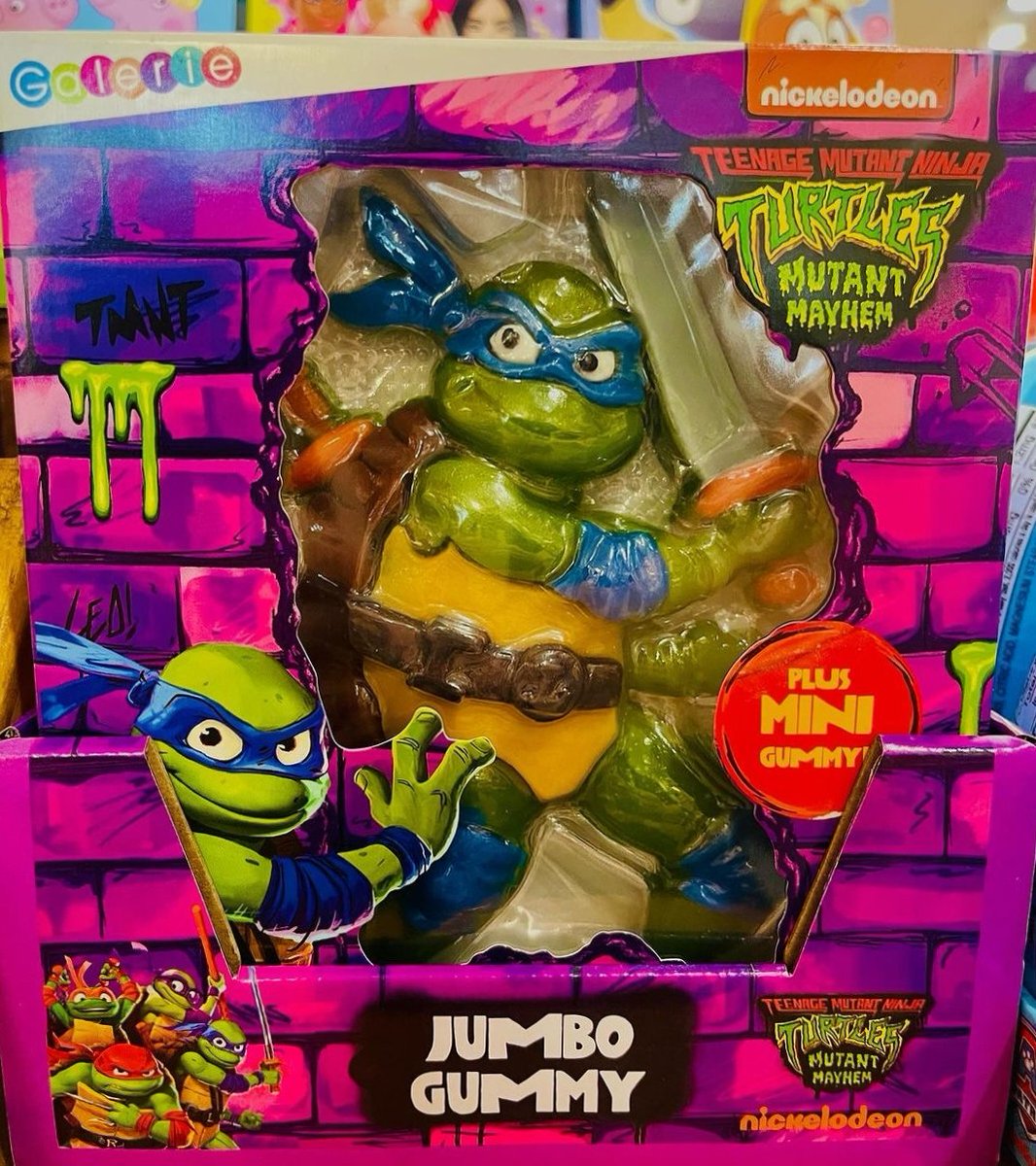 Cowabunga! It's Turtle Time and time to visit Rocket Fizz! 🚀 #rocketfizz #ninjaturtles #tmnt #teenagemutantninjaturtles #gummycandy #candy 📷: Rocket Fizz Staten Island, NY *products vary by location*
