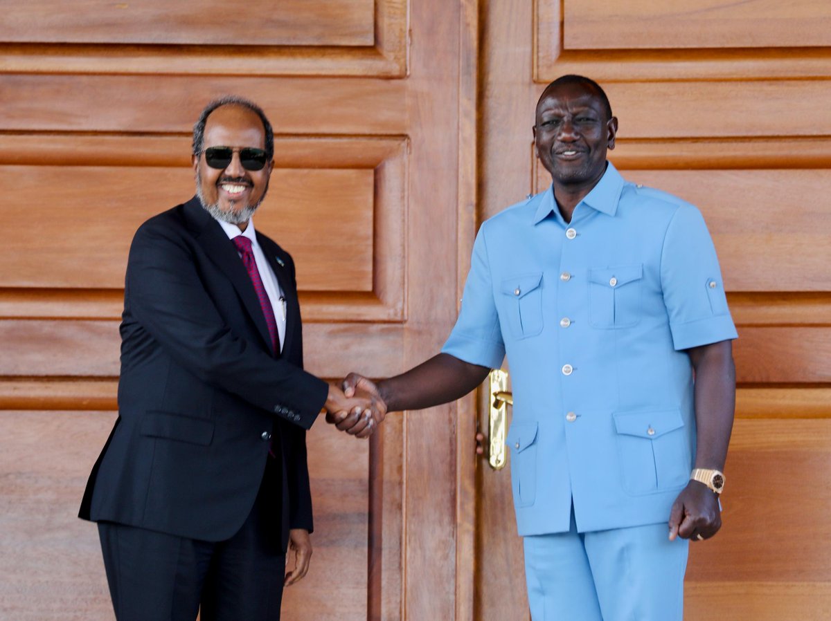 I held a productive meeting with H.E. President @WilliamsRuto of the Republic of Kenya at State House Nairobi. We reaffirmed our strong Somalia-Kenya partnership in critical areas, including economy, security, and people-to-people relations, for the benefit of our citizens. We