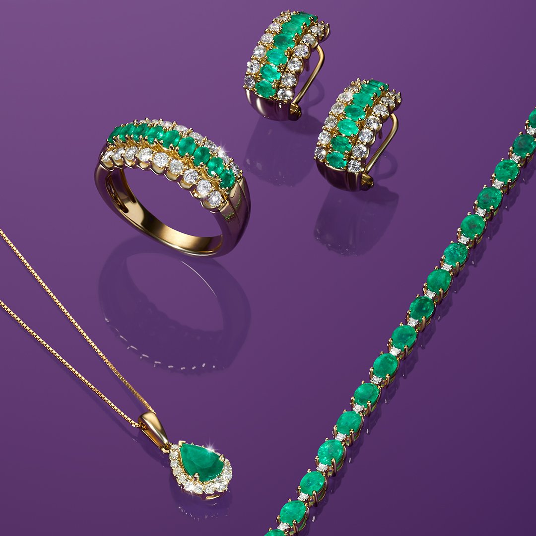 OakCourtMall's tweet photo. Get your St. Patricks Day sparkle on with stunning emerald jewelry styles from @Zales 🍀

#LoveZales #Green https://t.co/pHkHcMuqea