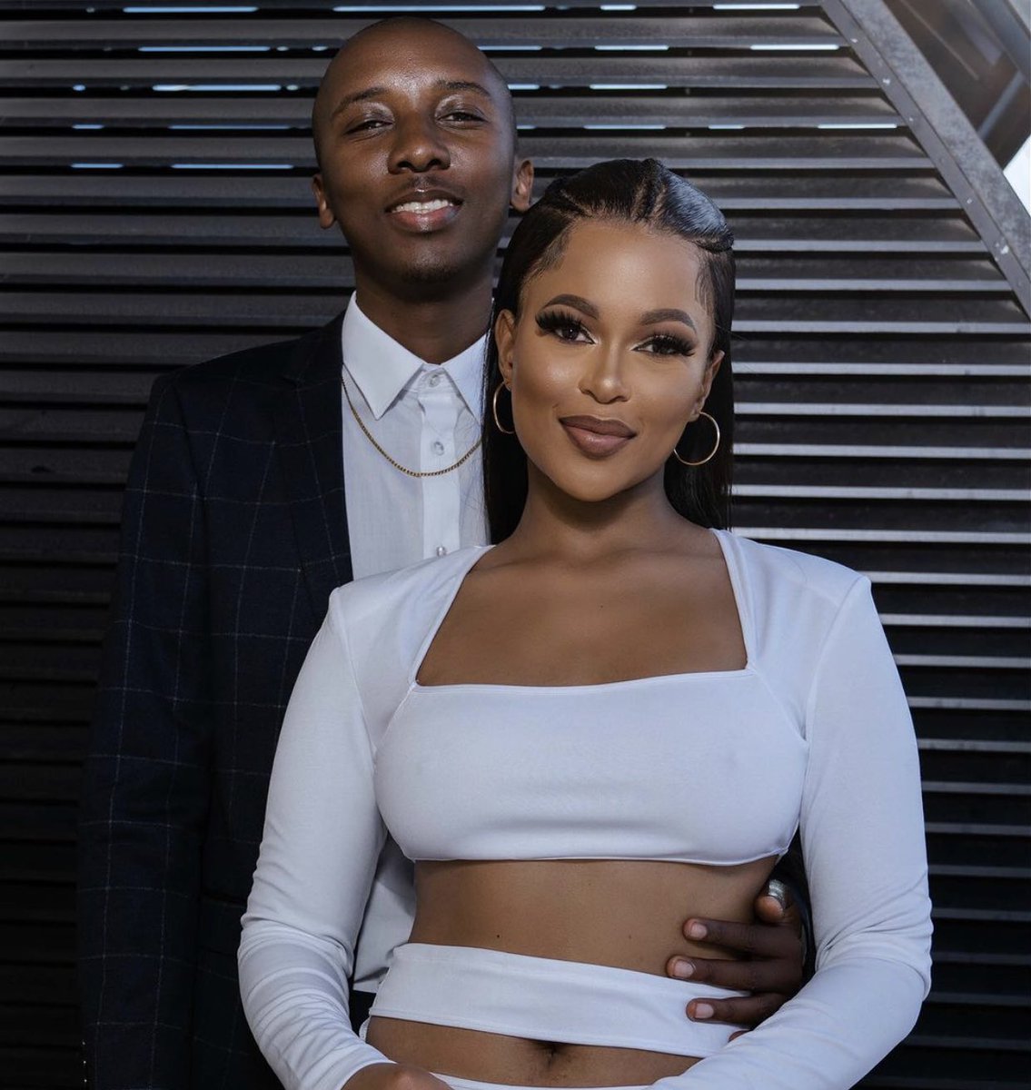 BlackDarkSA's tweet photo. Women outa here saying is because he treats her well and shows love to her. What you don't understand is that y'all are so toxic you mistreat good men, when a man shows you love u think he's a fool and you reward Men who treat you bad, u lyk bad boys. Ntandokazi is one of a kind. https://t.co/g9n9rT05zc