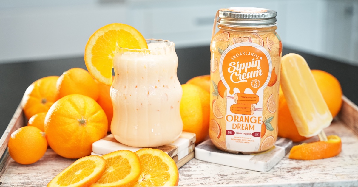 This weeks #WTDW is one of @dalejr favorites! The Electric Pop tastes as good as it looks! 🍊 Combine in a glass over ice: 2 oz. Orange Dream Sugarlands Sippin' Cream 1 oz. @HighRockVodka 2 oz. Orange soda 2 oz. half and half Cheers! #WTDW