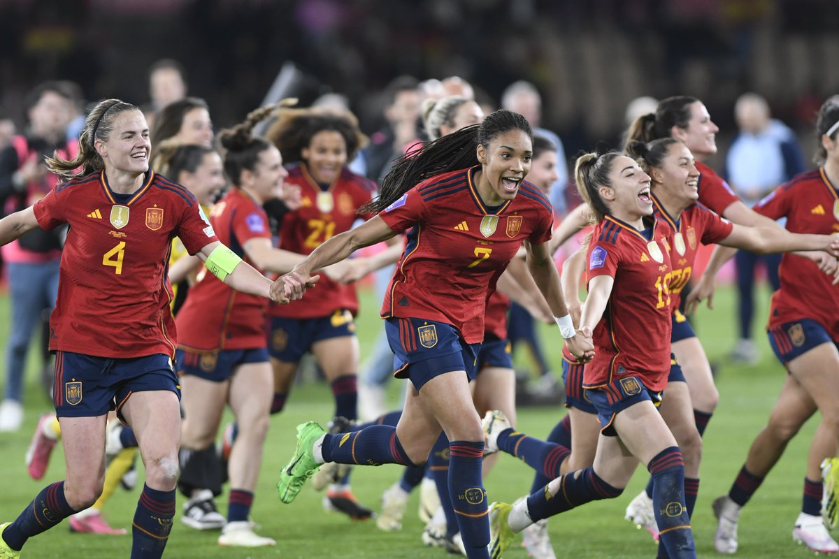 eldesmarque's tweet photo. ✅ Mundial 2023.
✅ Nations League 2024. 

🇪🇸🏆 Grítenlo bien fuerte: ¡¡Estas chicas son historia de nuestro fútbol!!