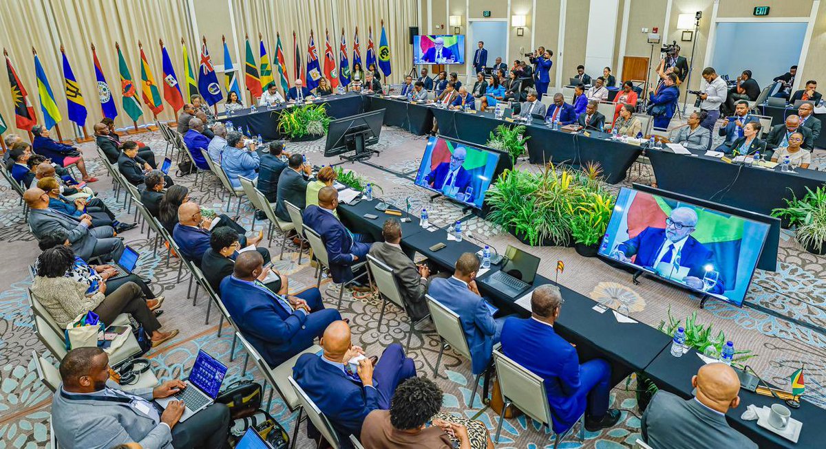 Tive a honra de participar, representando o Brasil, da sessão da Comunidade do Caribe, a CARICOM. Nosso país já é o quinto maior fornecedor da CARICOM. Nossa corrente de comércio foi de 2,7 bilhões de dólares no ano passado e tem potencial de crescer. Nossos ministros presentes