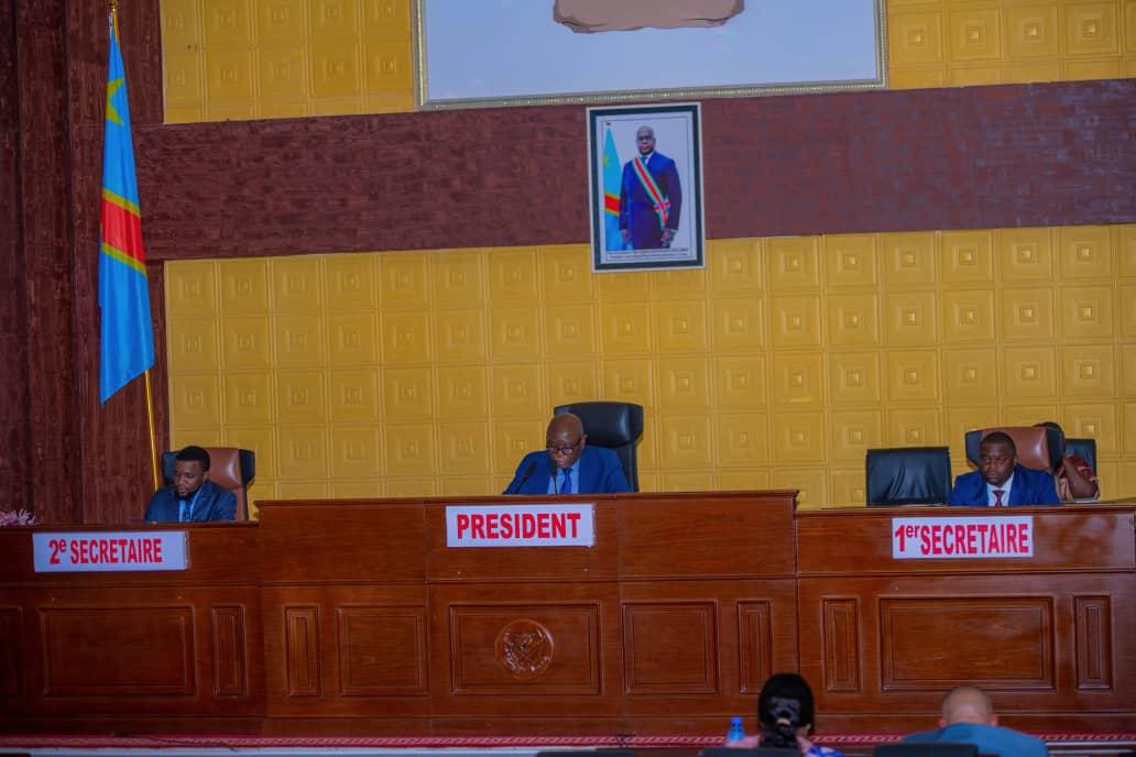 Nous avons assisté à la séance plénière consacrée à la cooptation de deux chefs coutumiers, à savoir le chef Mwant Yav et le Chef Musokatanda, le mercredi 28 février 2024. Ces deux députés provinciaux rejoignent ainsi la liste des 22 élus que compte notre assemblée provinciale.