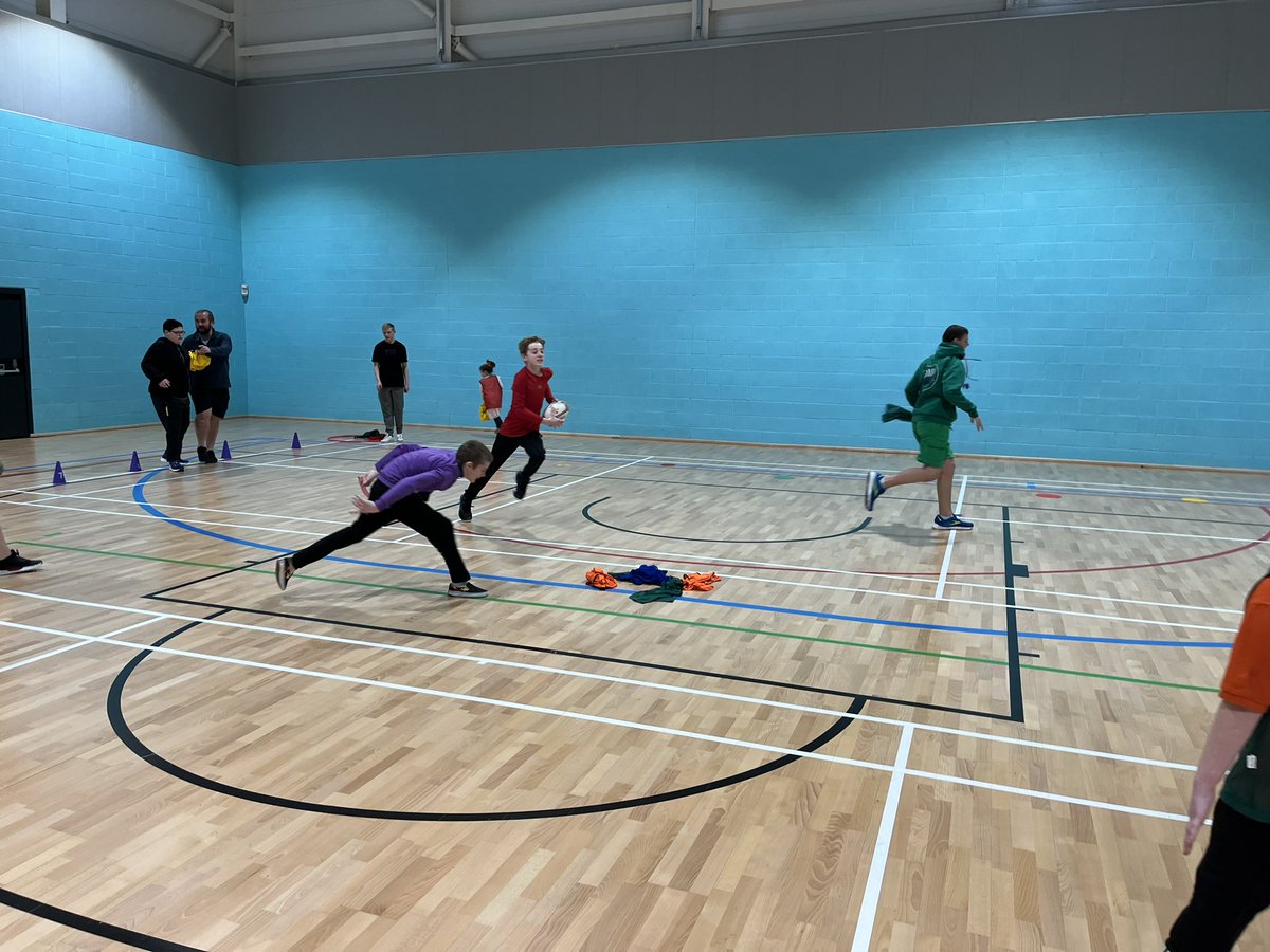 19 participants enjoying tonight’s @CymunedScarlets Llanelli ICC Da iawn pawb 👏🏻🏆🏉 Diolch @Jonnyevs_9 @officialaMikeB #WRUHub #JerseyForAll